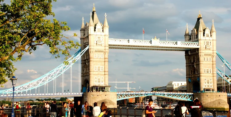 Tower Bridge em Londres