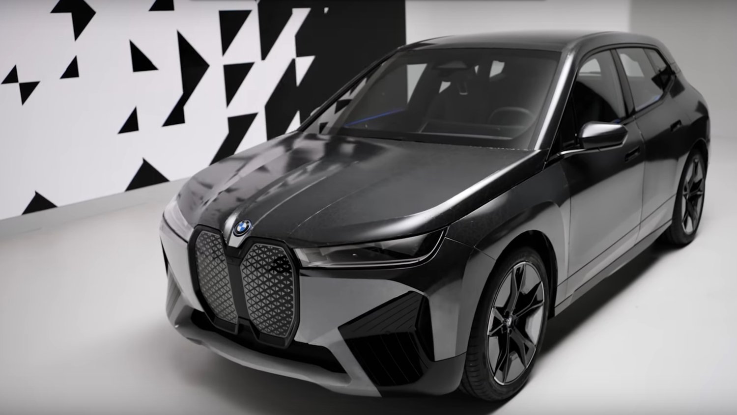 Автомобиль BMW IX Flow