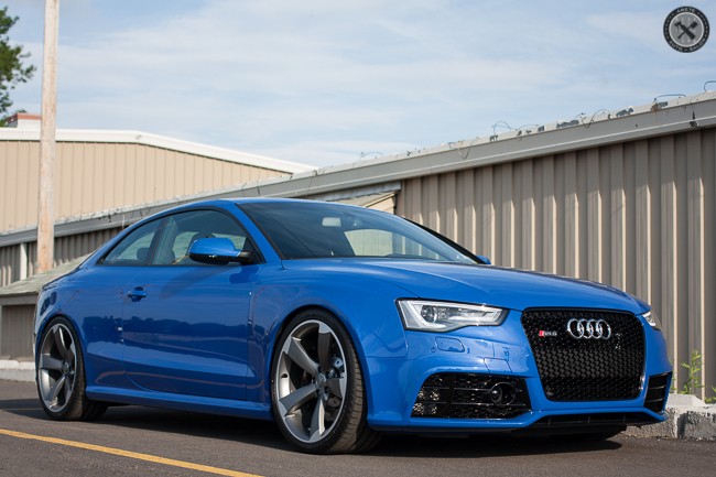 Audi rs5 голубая