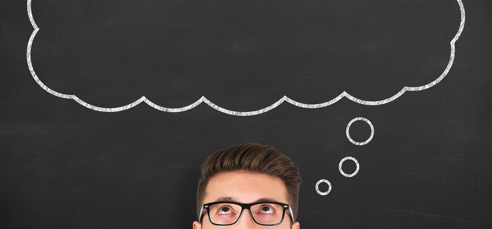 Много мыслей в голове. Мысль быстрее всего. Финансовое мышление. Умные мысли преследуют меня но я быстрее. Человек с облачком мыслей.