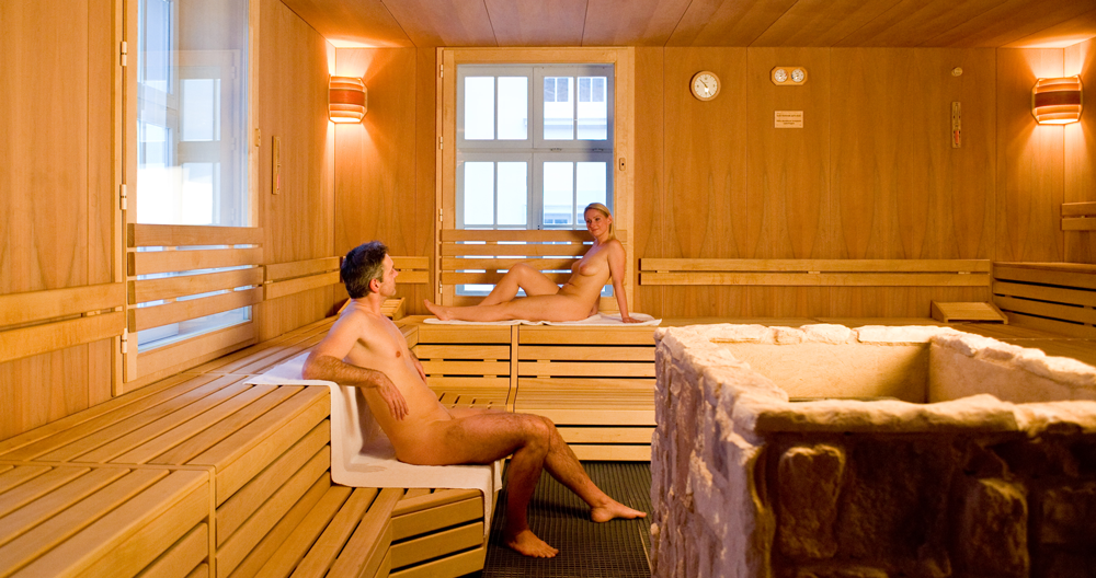 friends-porn-naked-in-kiva-sauna-santa-cruz-norwood-look-alike