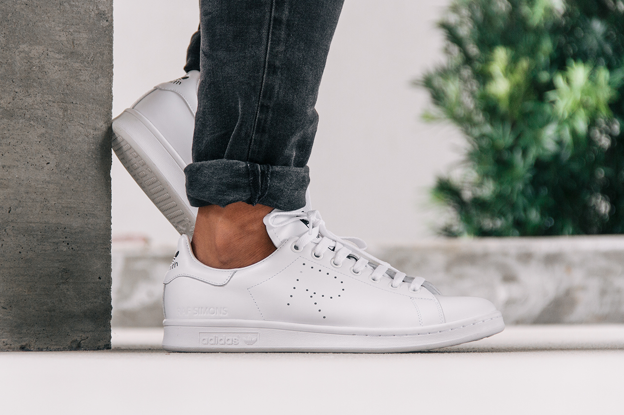 Stan Smith на ноге с короткими носками