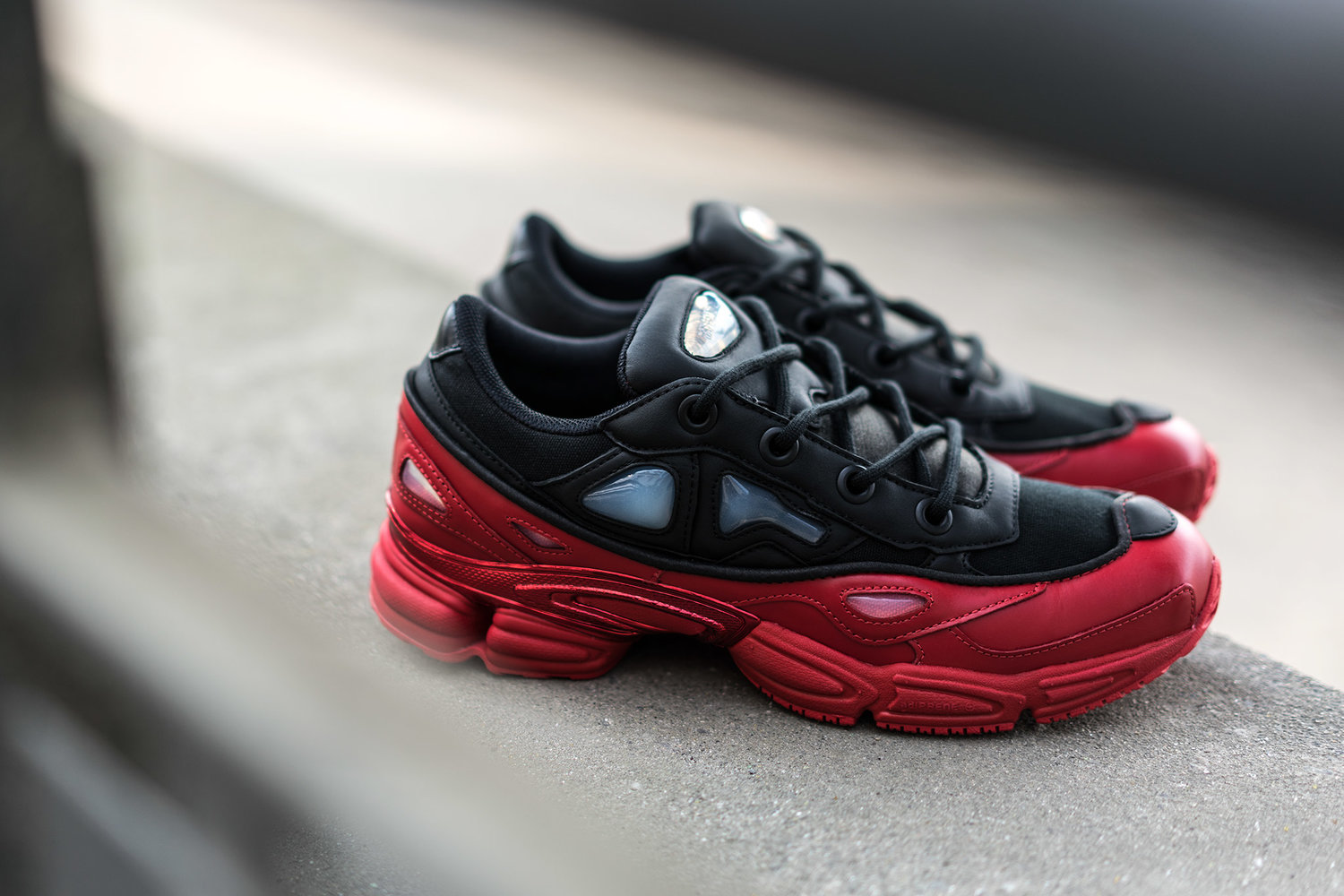 Раф симонс озвиго. Adidas Raf Simons Ozweego 3. Adidas Raf Simons Ozweego 3 Red. Adidas Raf Simons Ozweego. Adidas Raf Simons Ozweego 3 Black Scarlet.