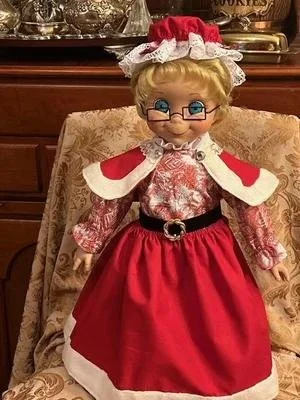 Mrs. Beasley Outfit: Mrs. Claus