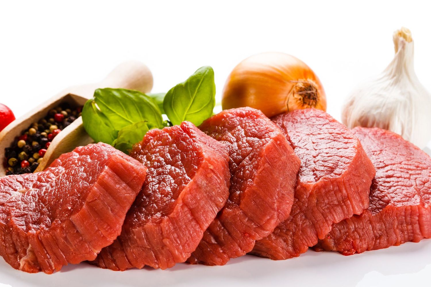 Red meat. Мясо. Мясо полуфабрикаты. Свежее мясо говядина. Мясо на белом фоне.