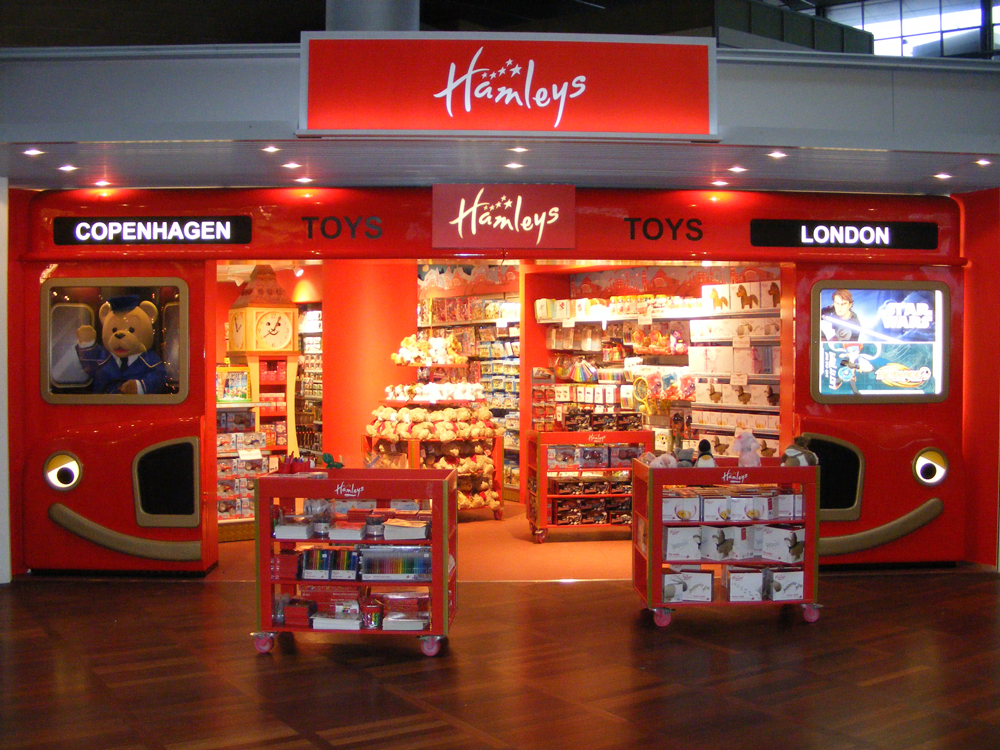 Hamleys london. Хамлес магазин игрушек Лондон. Хамлис детский магазин игрушек Англия. Хемлис магазин игрушек в Лондоне. Hamleys магазин игрушек в Лондоне.
