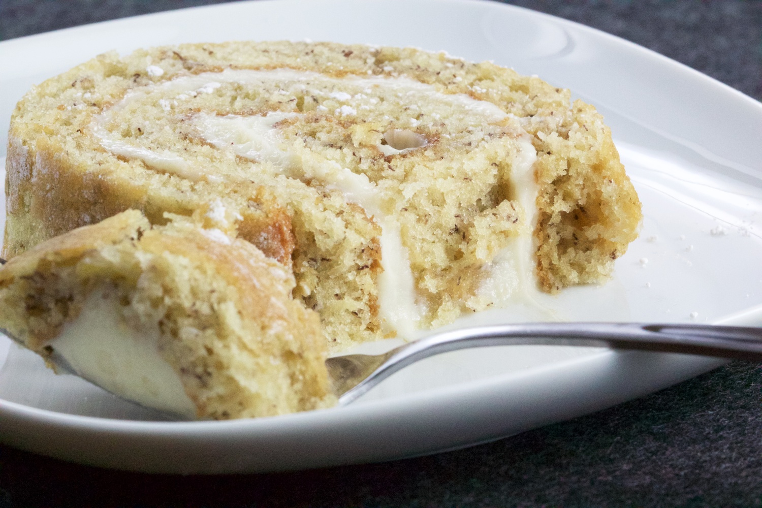Рулет с бананом и сгущенкой