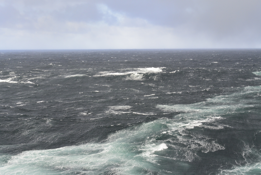 Границы океанов в жизни. Мыс горн шторм. Мыс горн граница двух океанов. Мыс горн граница океанов. Море мыс горн.