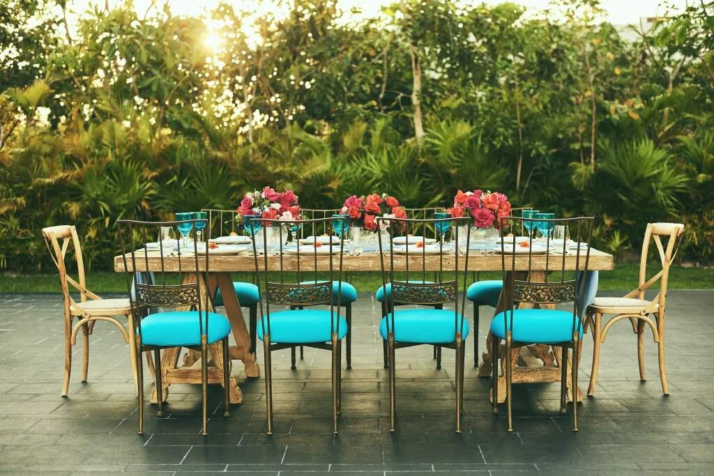 Wedding guest table with aqua and pink in Cancun Mexico