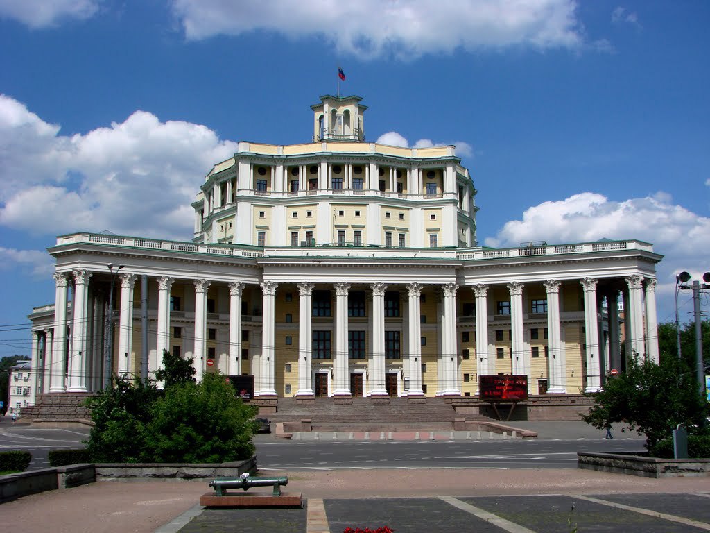 Автор проекта театра советской армии 6 букв