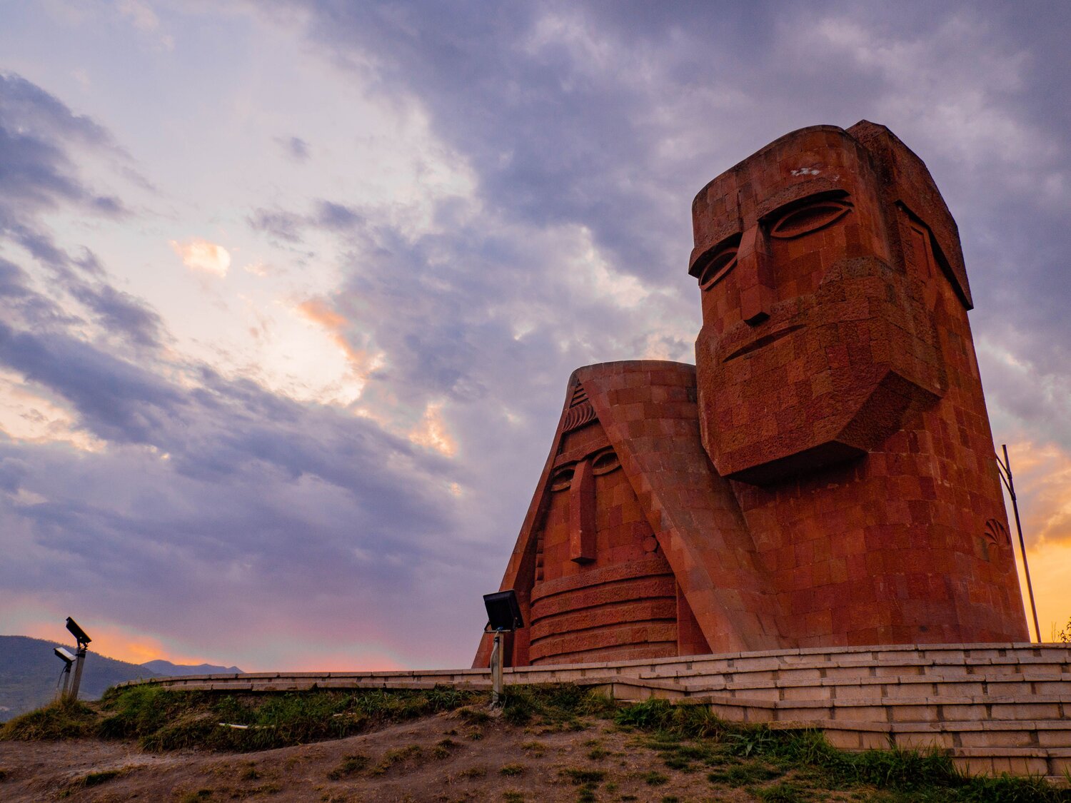 Арцах 2024. Татик папик Арцах. Степанакерт Татик папик. Папик Татик памятник. Нагорный Карабах папик Татик.