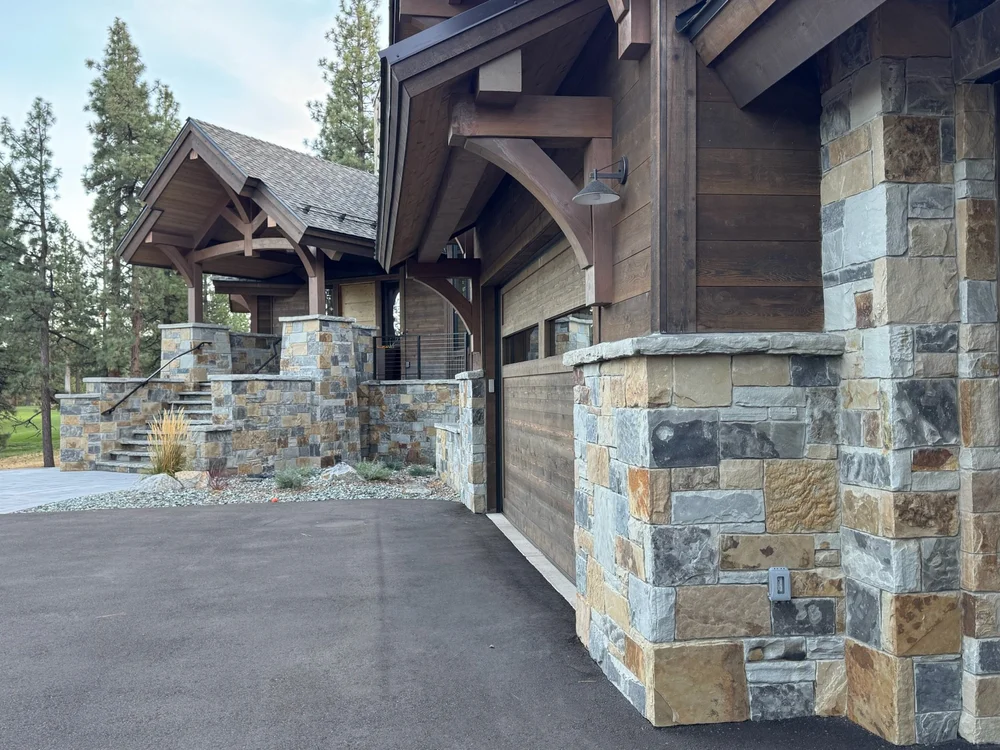 Aspen Estate veneer, Silver Mountain treads, and Silver Mountain wall caps, column caps, and wainscot caps on an entry.