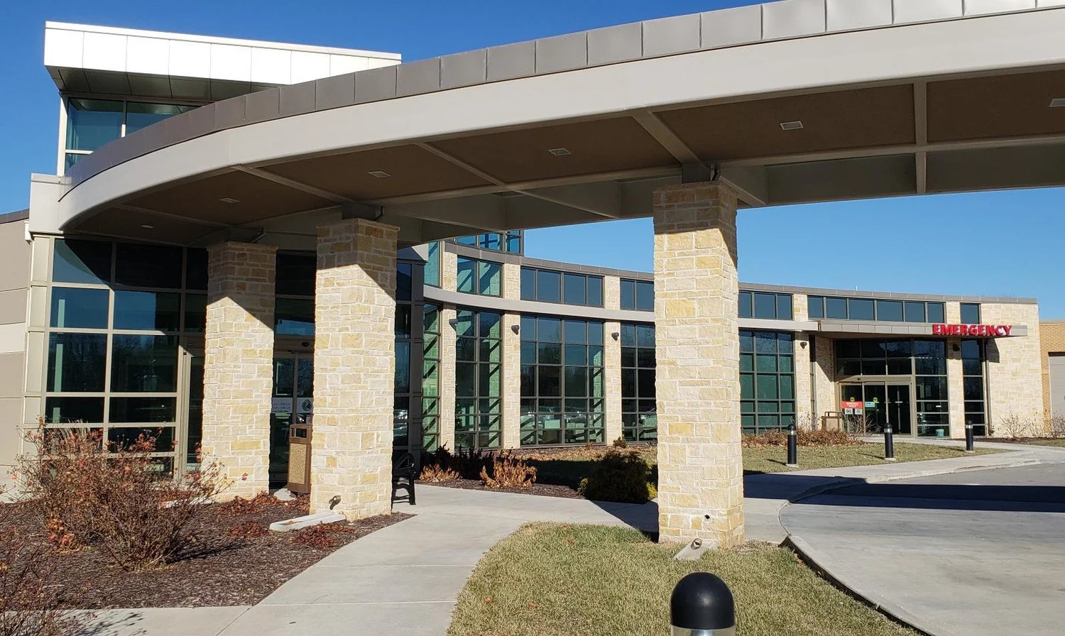Onaga split-face ashlar veneer across a healthcare facility facade.