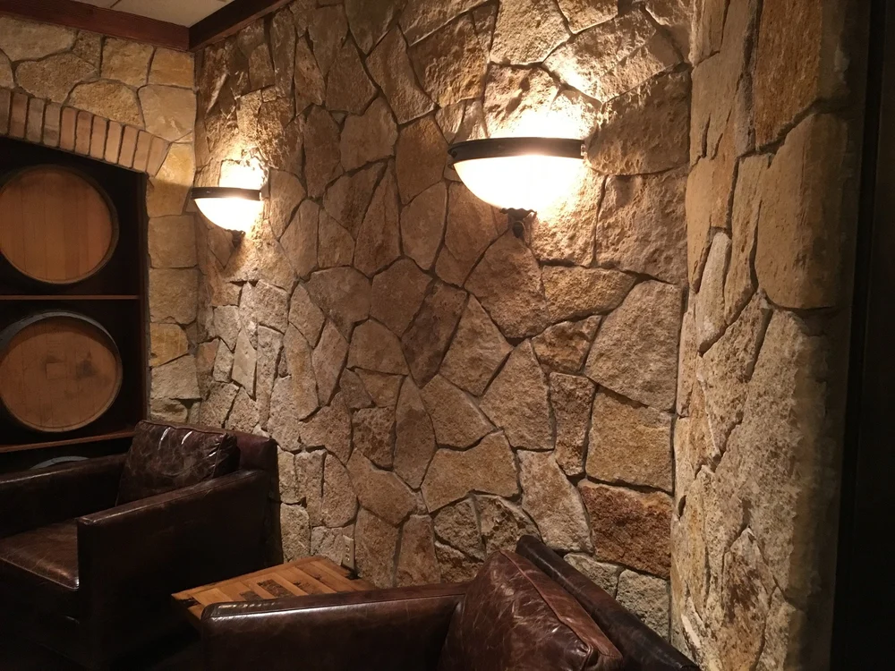 Tuscany Gold field veneer lining an interior in split and natural faces with raked joints.