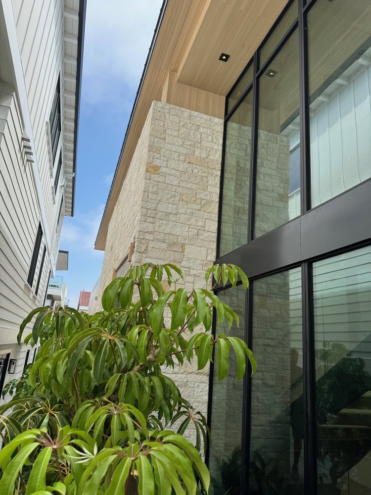 Sea Fossil ashlar veneer in split and natural faces with flush joints on a facade elevation.