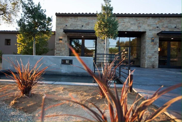 Malibu Estate veneer on an entry.