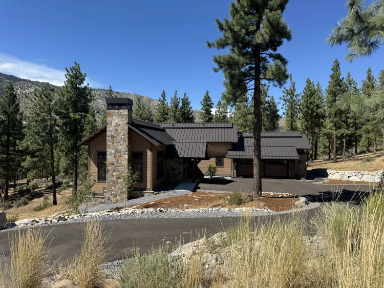 Aspen Estate castle-style full veneer wrapping a mountain home facade with raked joints and split-and-natural face character.