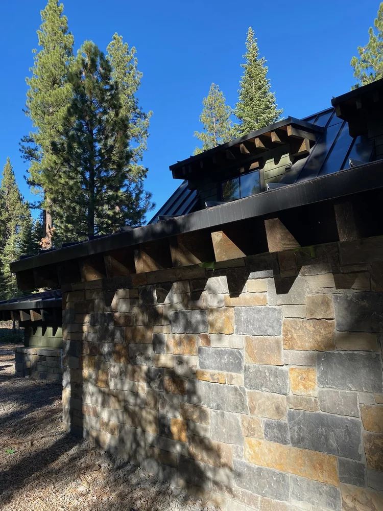 Aspen Estate full-veneer castle-style installation on a mountain home facade with raked joints.