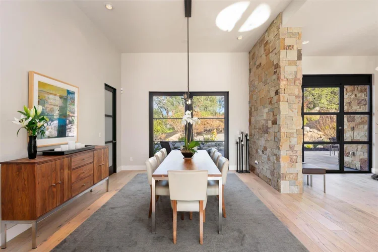 Malibu Estate veneer in an interior.
