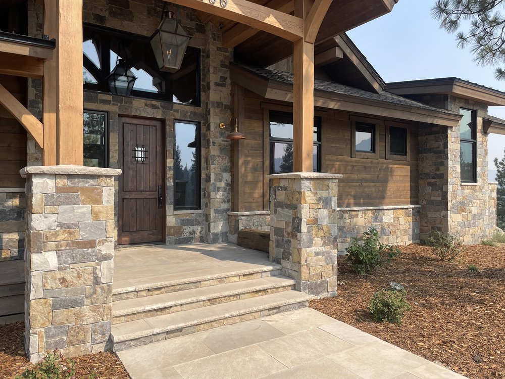 Aspen Estate veneer, Indiana Limestone pavers, and Indiana Limestone column caps, sills, and wainscot caps on an entry.