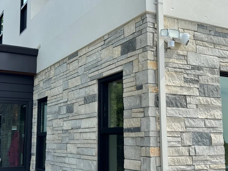 Bellevue Estate veneer on a facade.