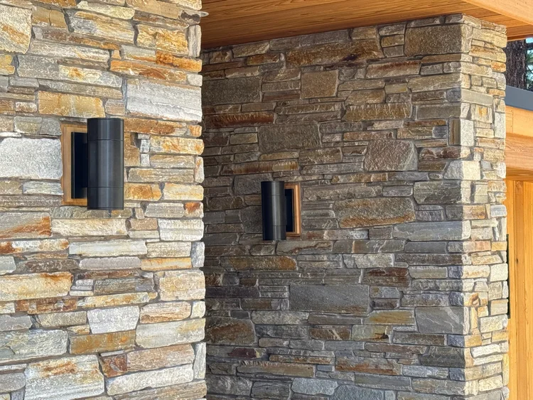 Autumn Mountain ledge veneer laid in narrow courses of split and natural face on a facade.