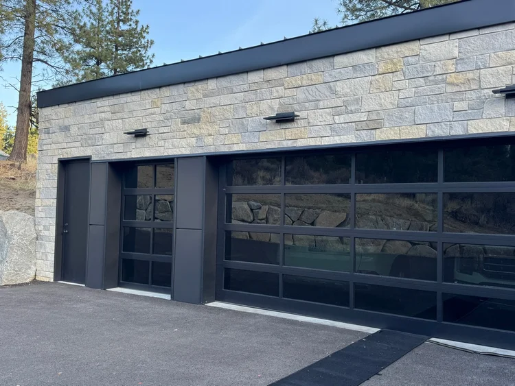Bellevue Estate veneer on a facade.