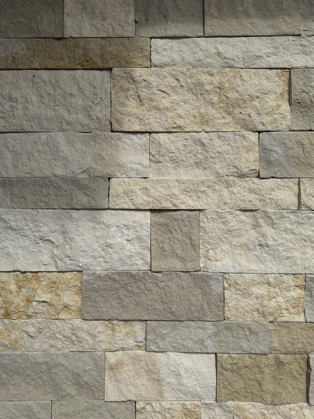 Hamptons Estate ashlar veneer in split and natural faces with dry-stack joints, an exterior swatch.