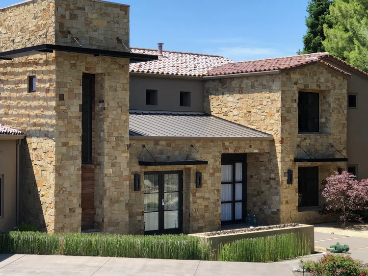 Malibu Estate veneer on a facade.