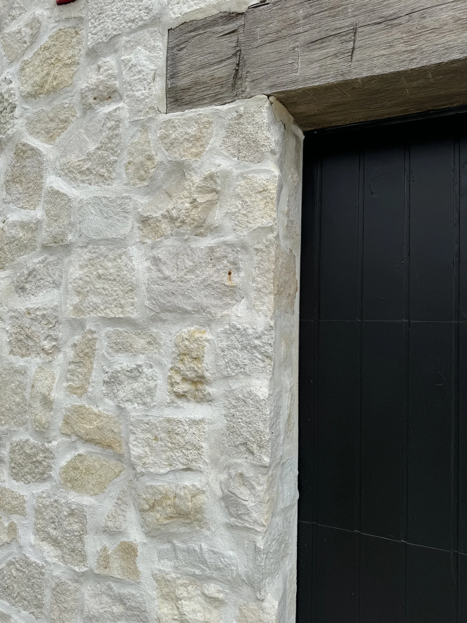 Tuscany field veneer across a facade in split and natural faces with overgrout joints.
