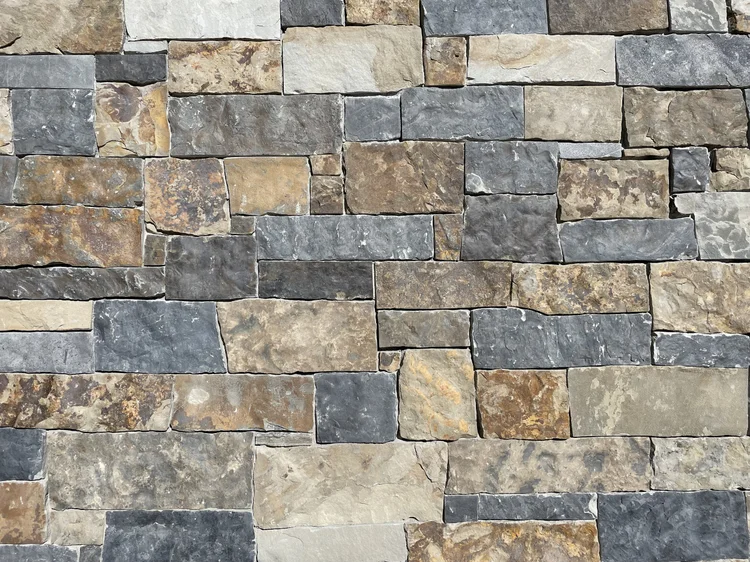 Aspen Estate castle veneer swatch with split and natural face and dry-stack joints.