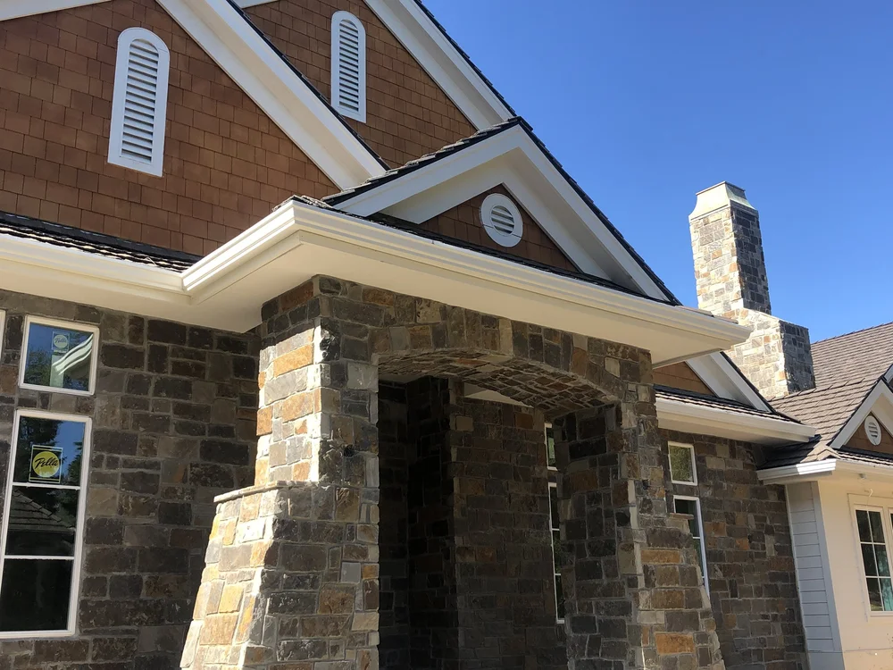 Silver Mountain veneer wrapping an entry and columns in split and natural faces.