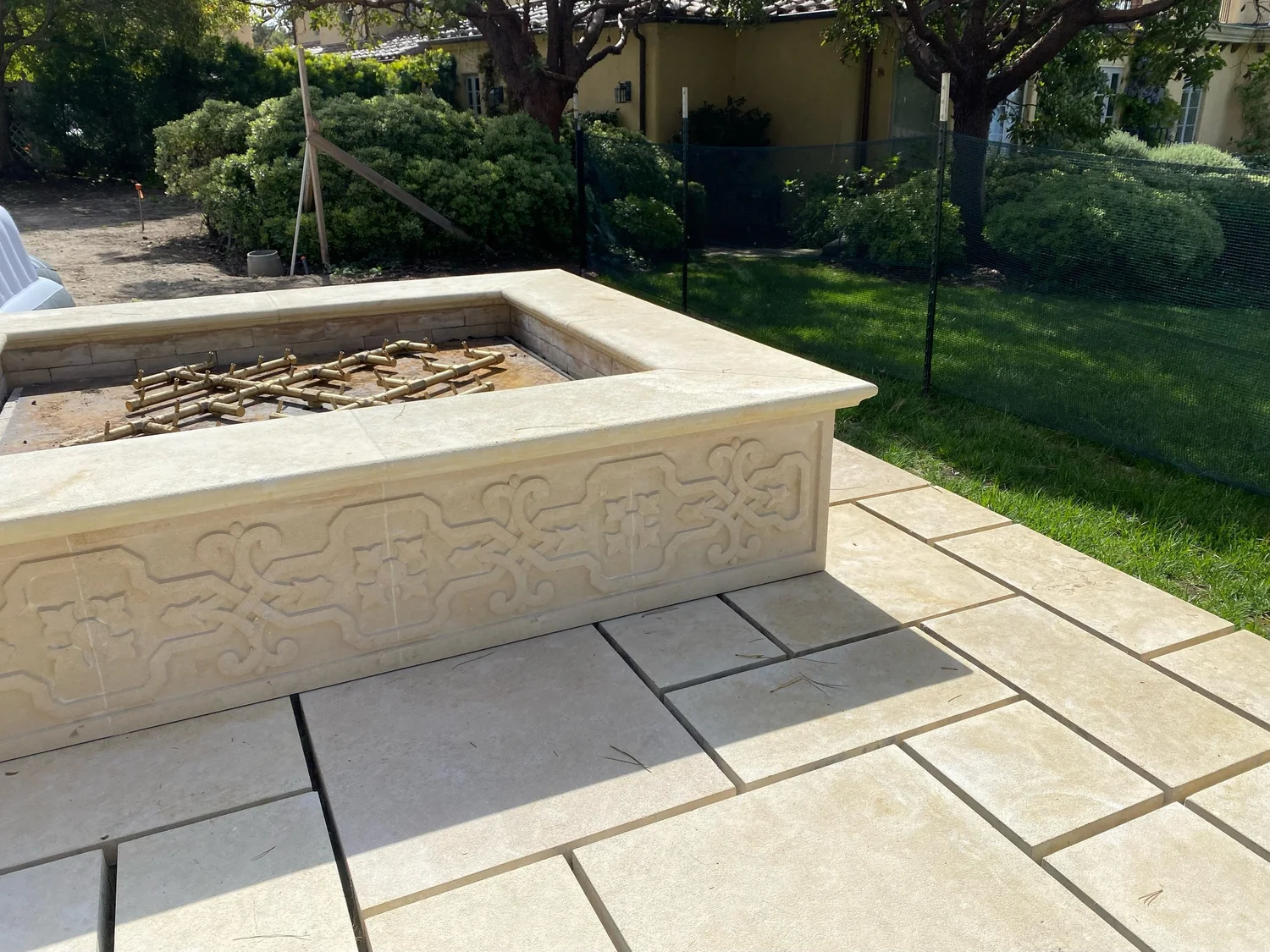 Honed Silverdale pavers and wall caps around a fire feature.