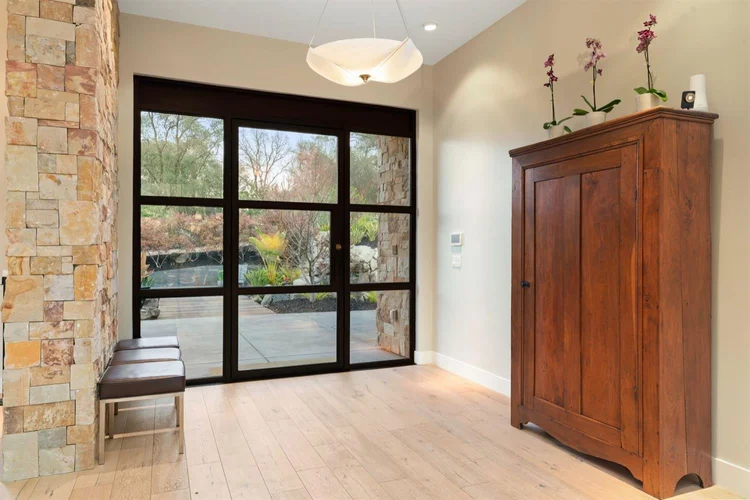 Malibu Estate veneer in an interior.