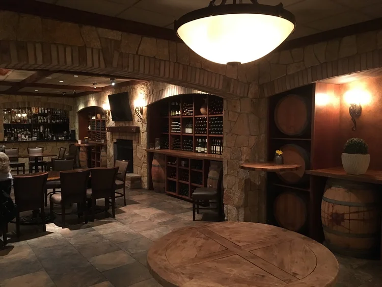 Tuscany Gold field veneer across an interior wall in split and natural faces with raked joints.