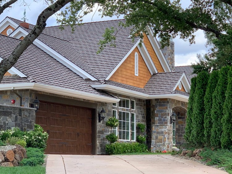 Silver Mountain thin veneer in split and natural faces across a home facade and entry.