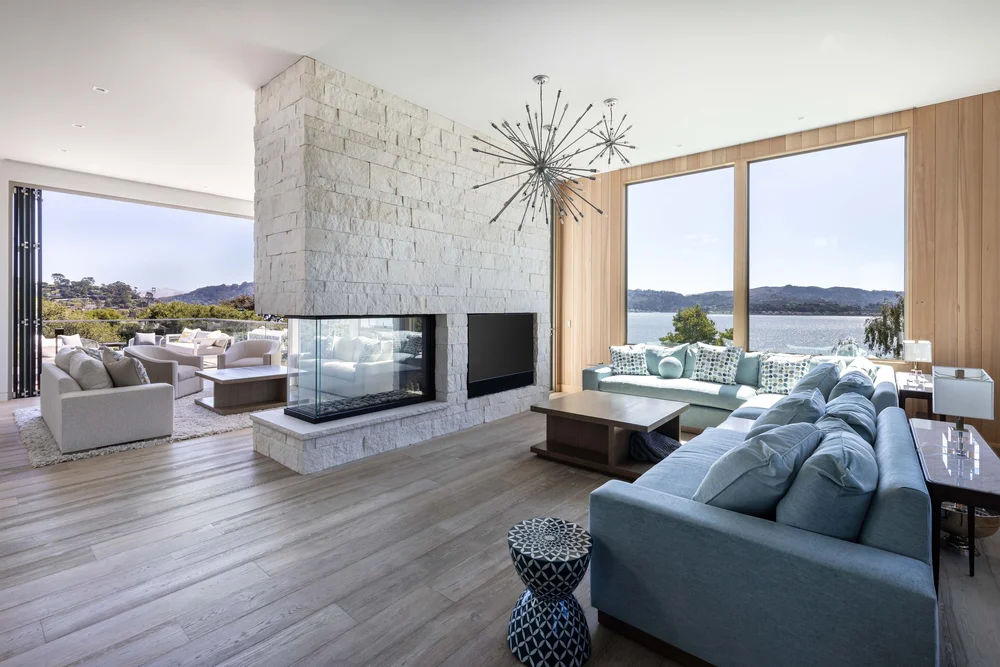 White coursed veneer with dry-stack joints and a white honed mantel surround on an interior fireplace.