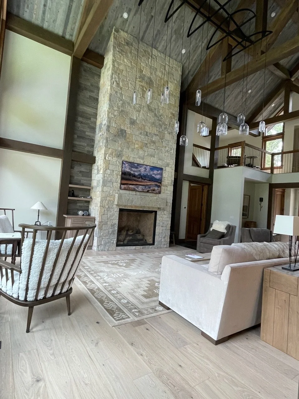Tuscany Bronze field veneer on an interior fireplace in split and natural faces with dry-stack joints.
