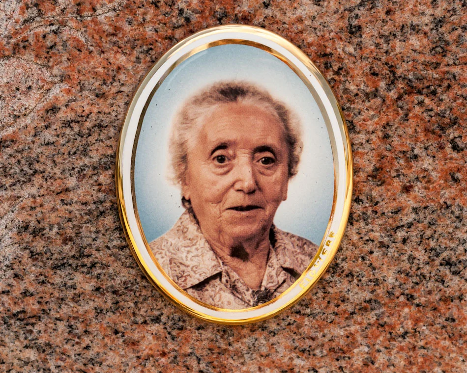 Example of an oval ceramic portrait mounted on a gravestone