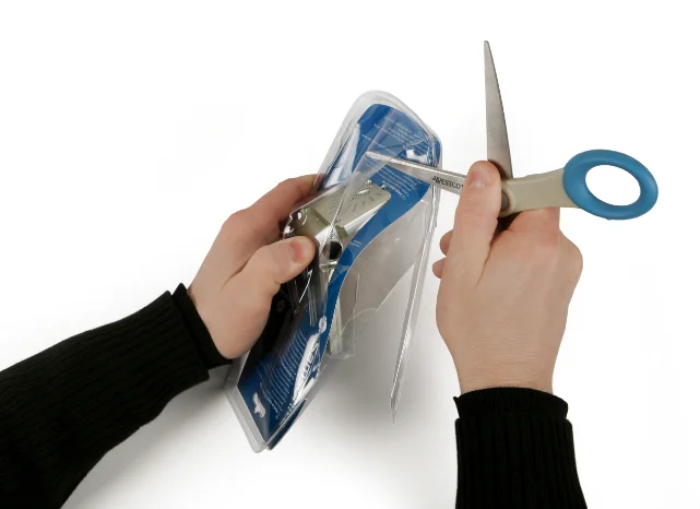 Открывание упаковки. Запайка упаковки. Коробки с отрывной лентой. Открытая упаковка презерватива. Закрыть упаковку чипсов.