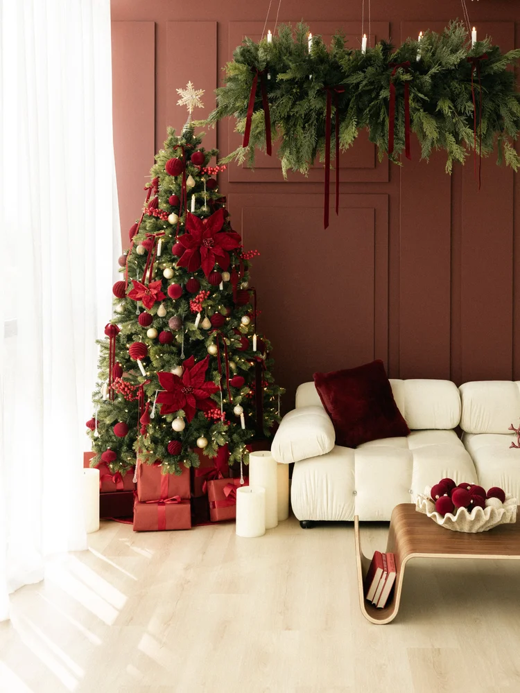 Red Velvet Chic set with tree