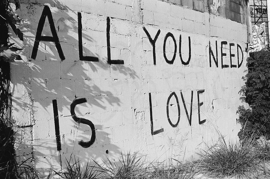 Magic need is. All you need is love the beatles. all you need is love фото. all you need is love надпись на стену. all you need is love обложка альбома.
