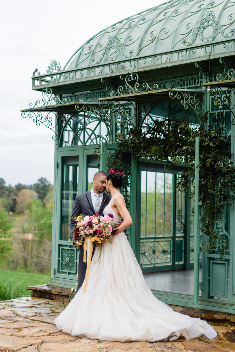Vintage Greenhouse wedding at 2400 On The River in Georgia | Jennifer Lourie