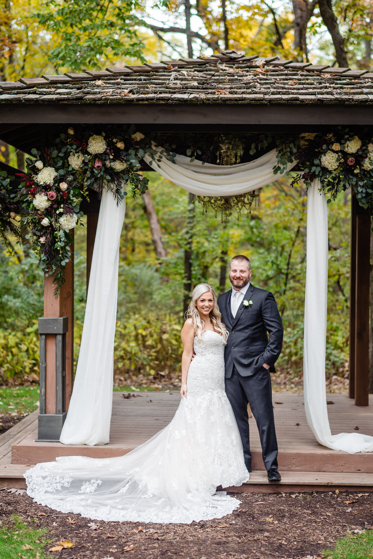 Kilbuck Creek fall wedding in Monroe Center, IL | Jennifer Lourie