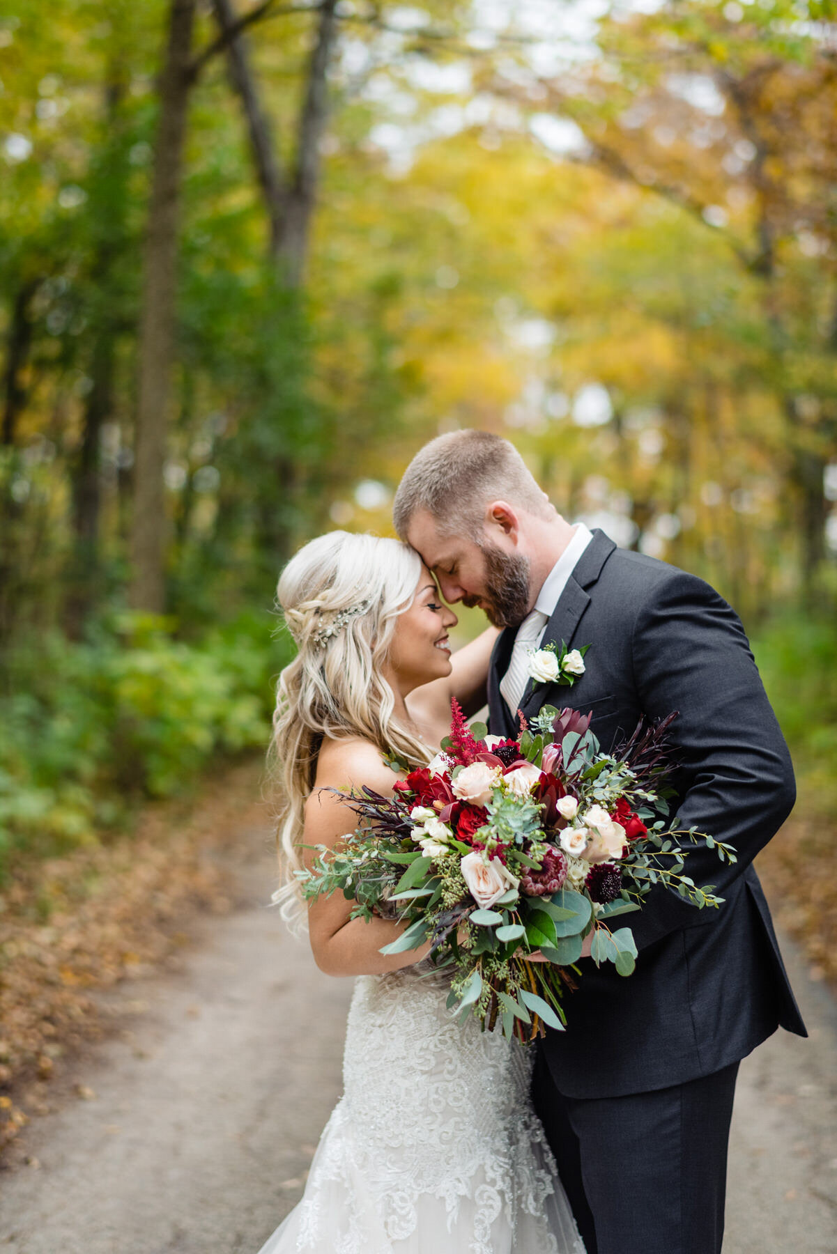 Kilbuck Creek fall wedding in Monroe Center, IL | Jennifer Lourie