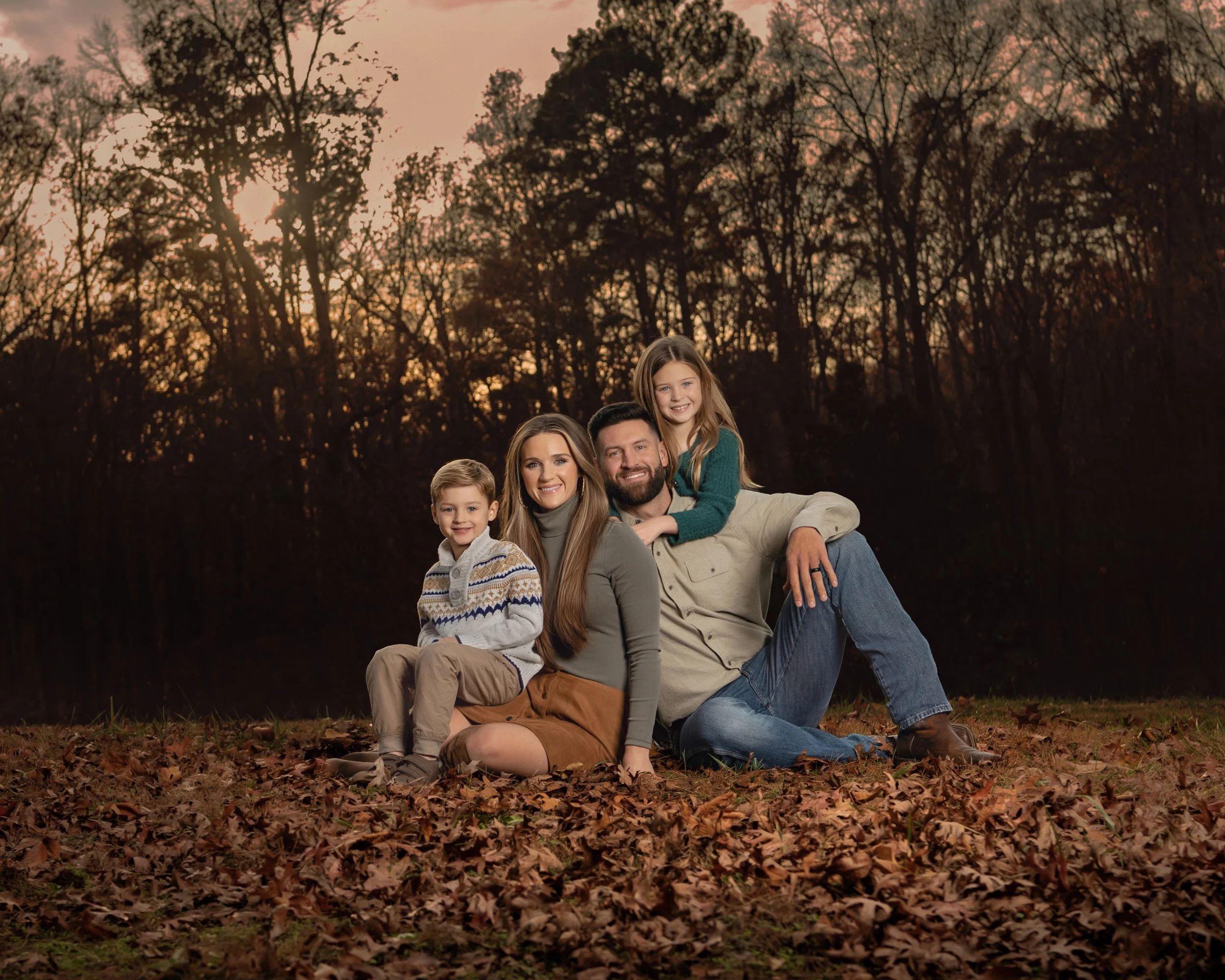 Family portrait outdoors at sunset by Matt and Shea Photography in Chattanooga, Tennessee