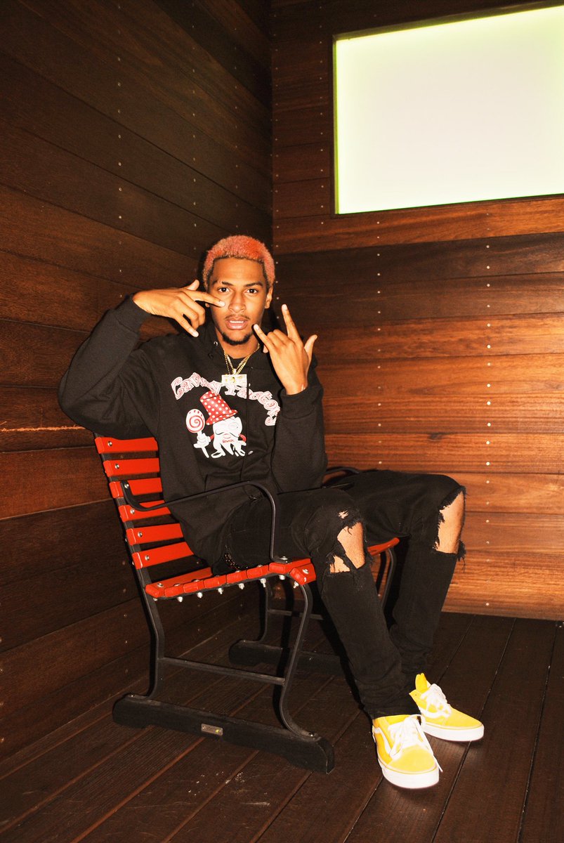 Comethazine drops another banger before his tape called "Wet" .