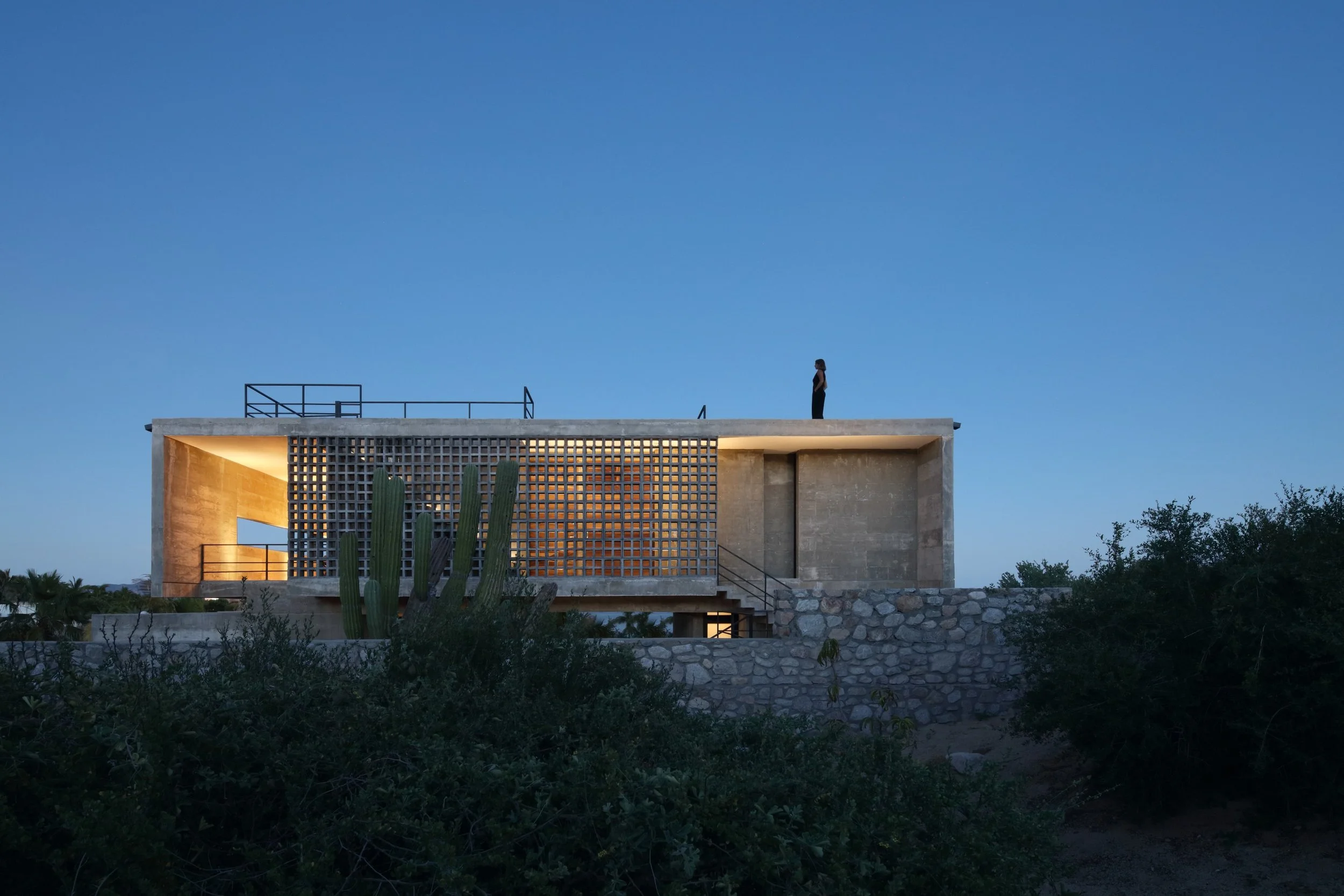 La Ventana by Campos Studio, brutalist concrete house in Baja California Sur, Mexico