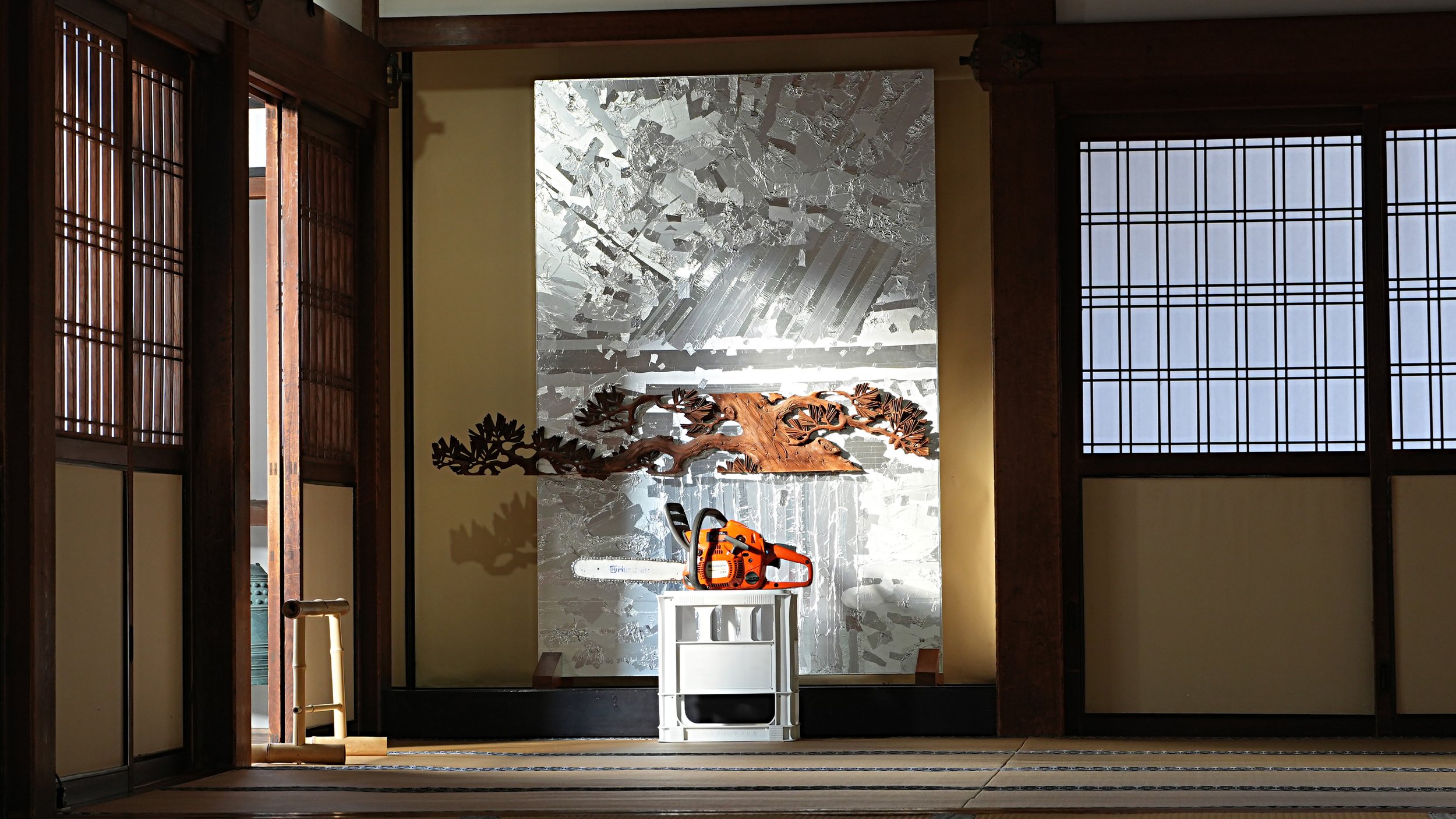 Chainsaw Ranma, an installation by Charles Lindsay in PLEASE FORGET (EVERYTHING).
