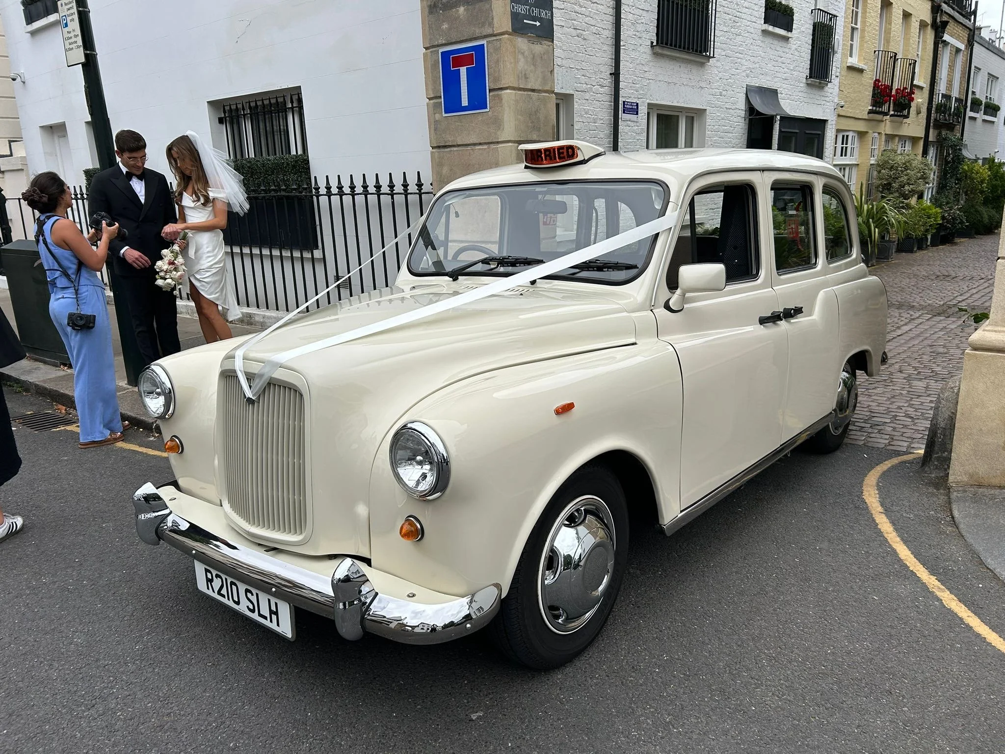 1997 White Fairway Vintage Wedding Taxi Hire London